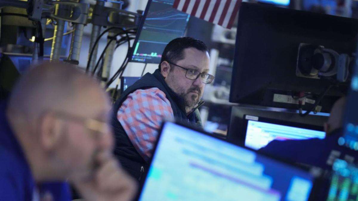 Stocks rally to close strong, waiting on Trump admin