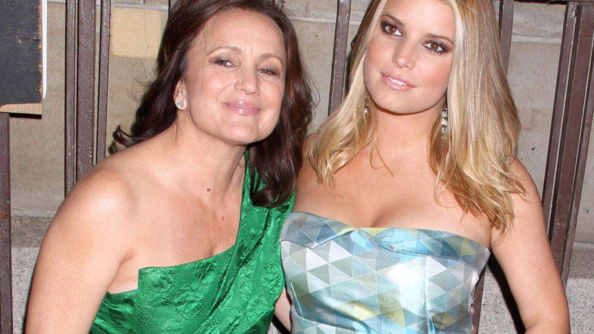 Jessica Simpson hails her inspirational mom on social media