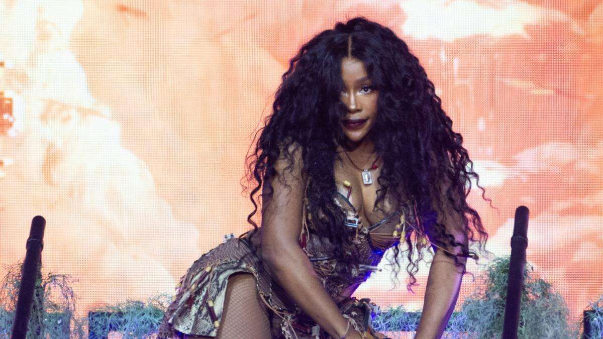 SZA thinks fame is 'so weird': 'I didn't sign up for this...'