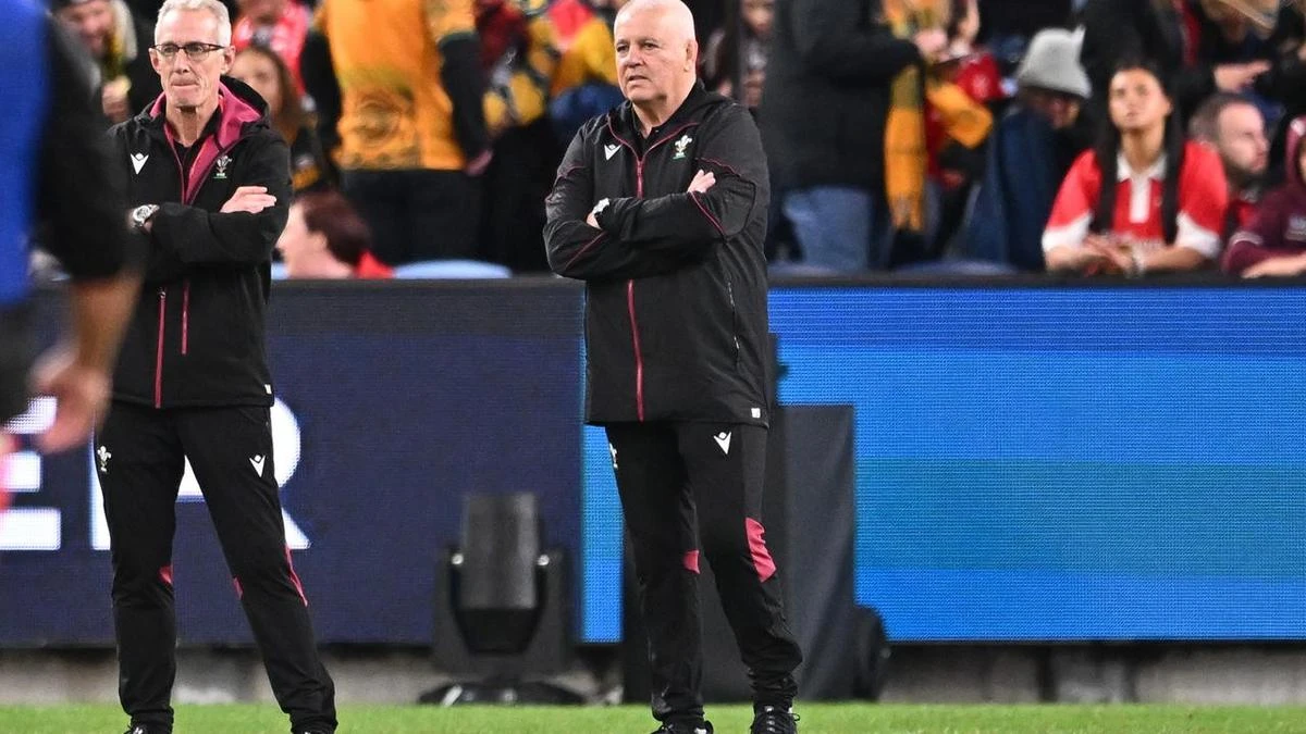 Gatland tells ailing Wales to 'stay in the arm-wrestle'