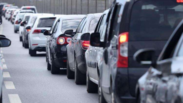 Peak-hour gridlock after Roe Highway crash