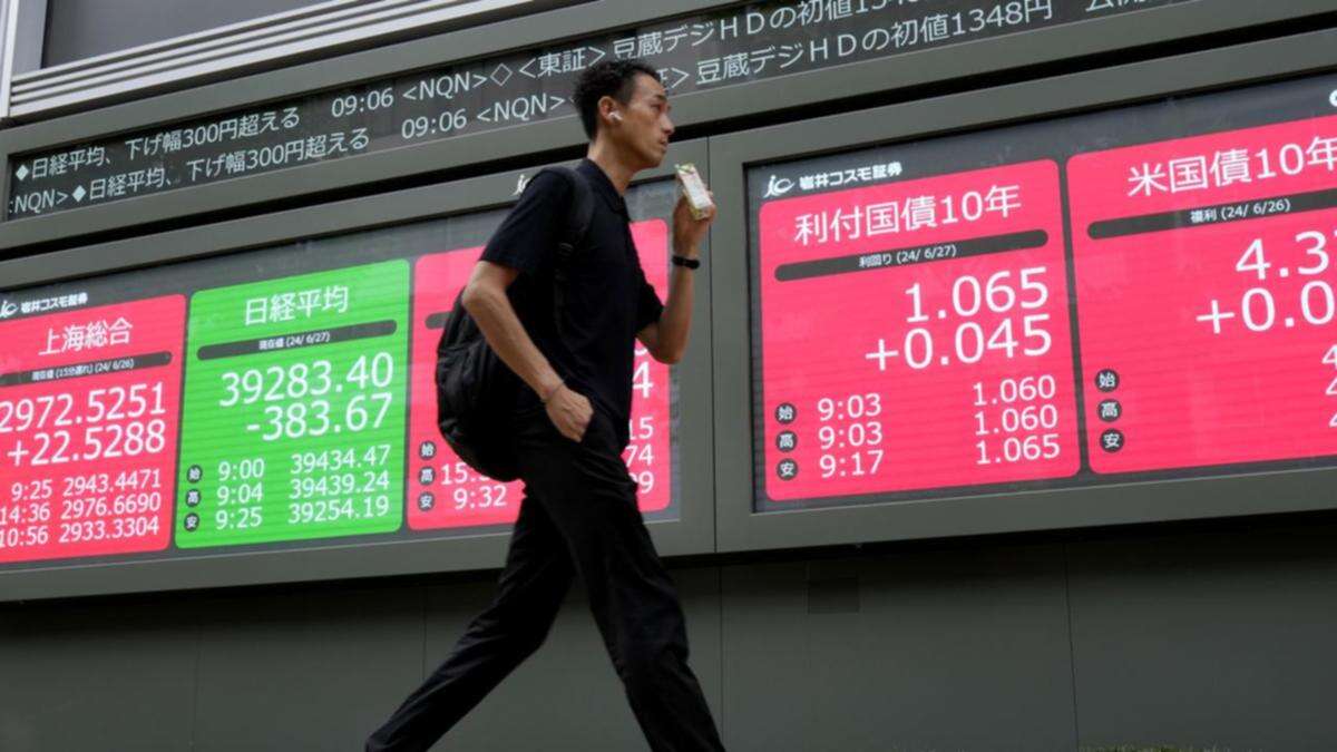 Asia shares firm, euro dogged by French vote deadlock