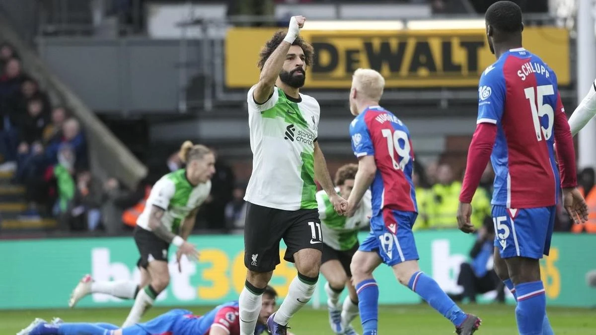 Salah scores 200th goal as Liverpool go top