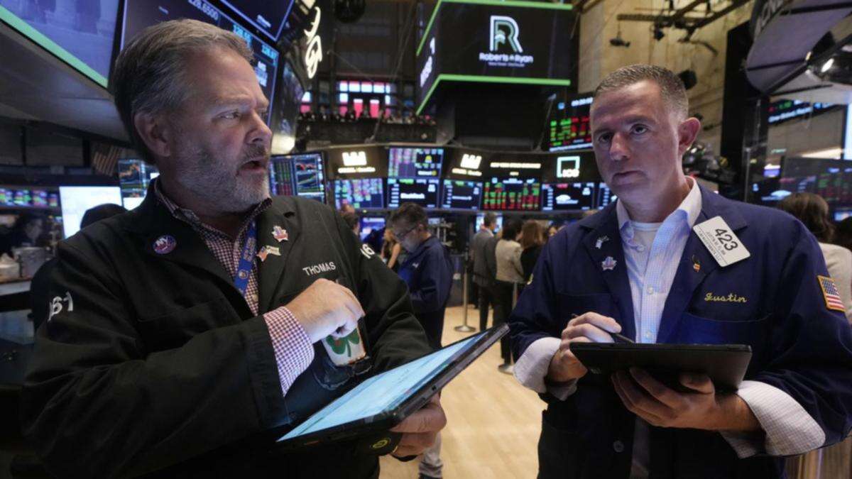 Wall Street mixed ahead of Federal Reserve minutes