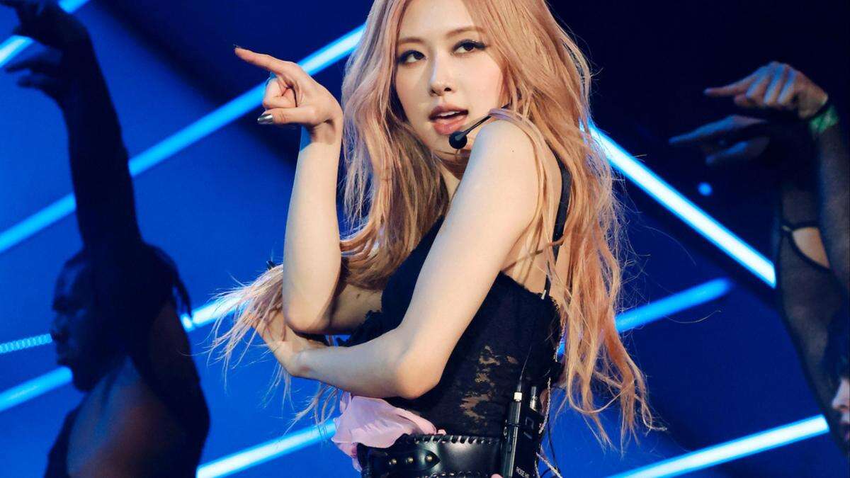 Taylor Swift gave BLACKPINK star Rosé solo career advice