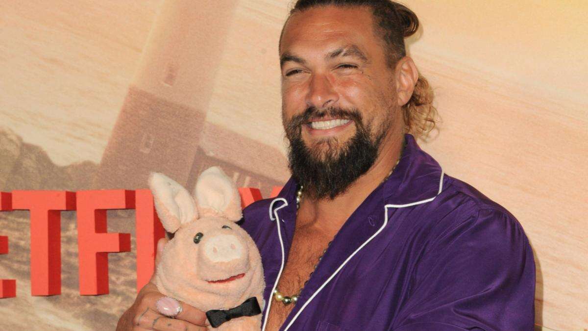 Jason Momoa’s Christmas doesn’t start until he puts on Barbra Streisand’s festive songs