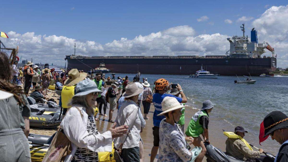 Newcastle port protest to continue with Peter Garrett