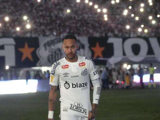 Neymar back in Brazil squad after dazzling for Santos