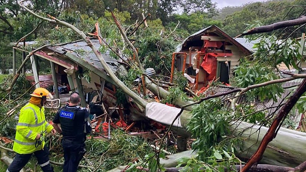 ‘Stick together’: Lismore levee breach will be devastating