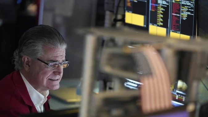 Wall Street rises amid focus on jobs data, Powell