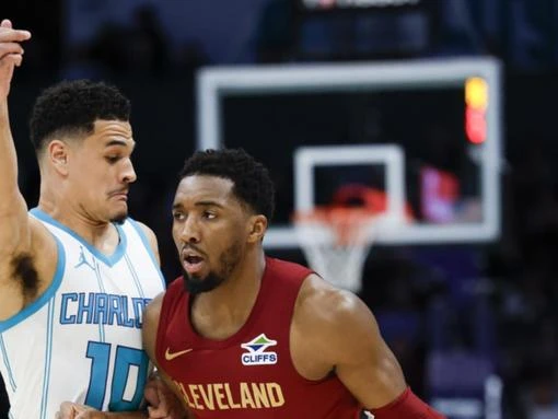 Final-second drama: Cavs cling on for 13th straight win