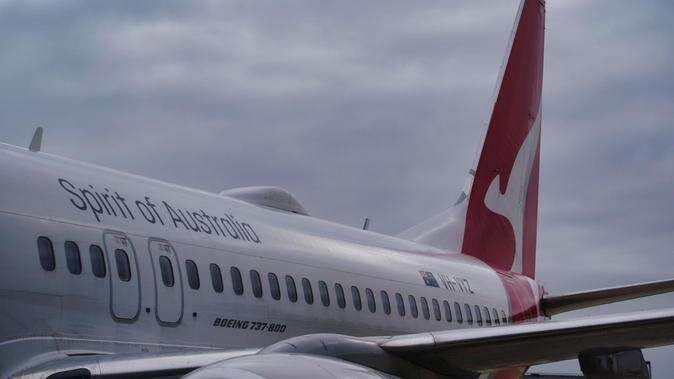 Wild Qantas footage of hair raising landing