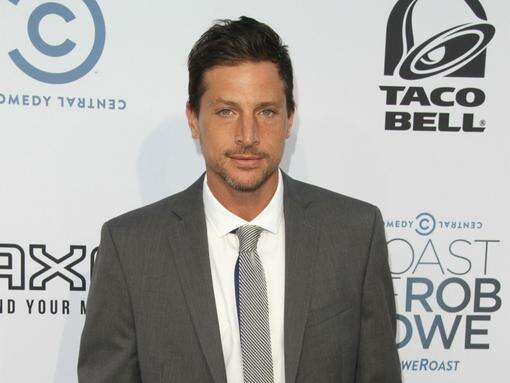 Simon Rex and Natalie Lind to star in horror comedy 'Halloween Store'