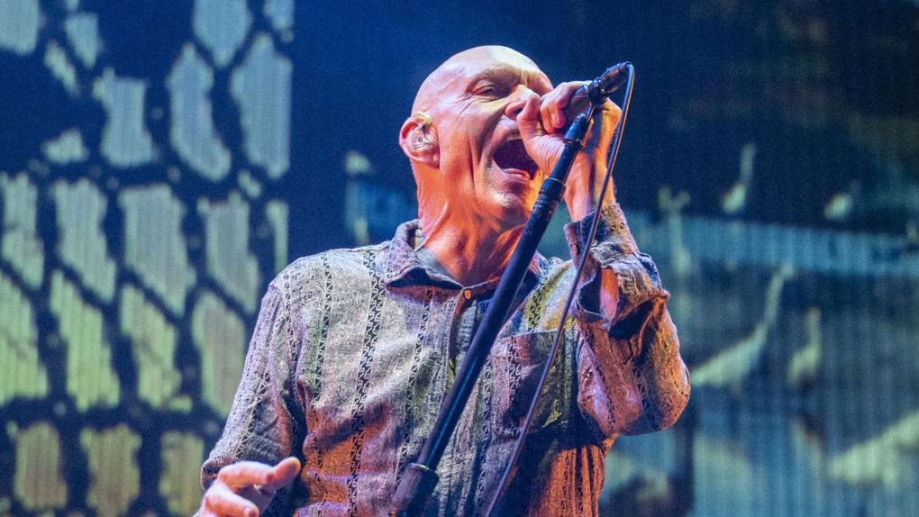 Peter Garrett slammed for Gina taunt at Perth concert