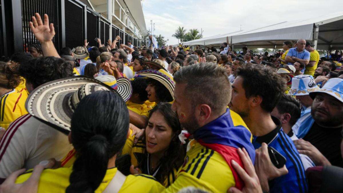 Colombian FA blame Copa security for president's arrest