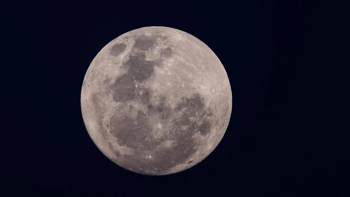 Cave on moon could be used to shelter explorers: study