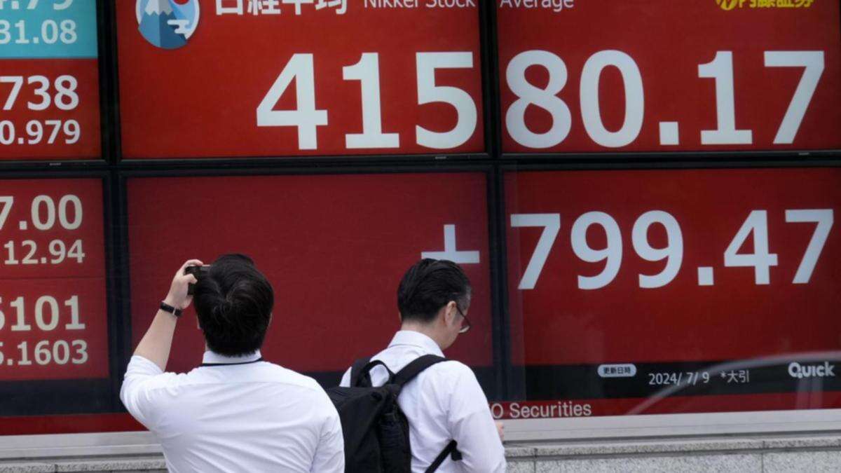 Asia shares dip, New Zealand dollar firms ahead of RBNZ