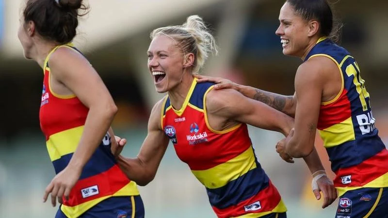 Crows star Phillips to extend AFLW career
