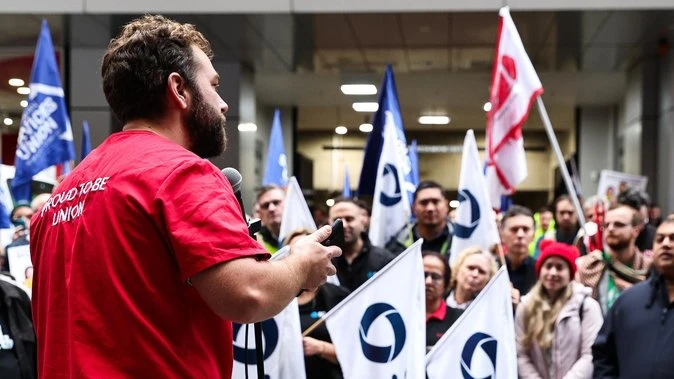 Unlikely alliance against compo plan