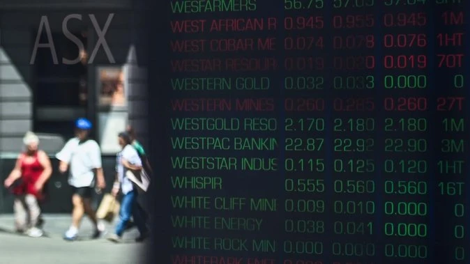Aussie shares target record close as bank stocks rally