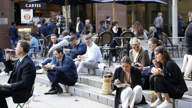 ‘Underwhelming’: Aussies cautious spenders
