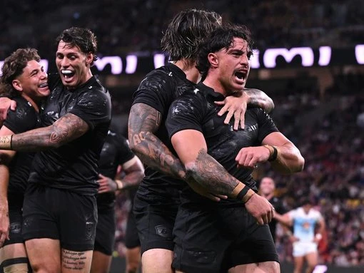 Broncos blackout of Titans gives Reynolds a great 300th