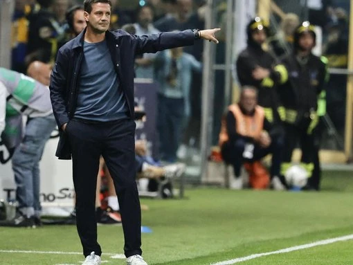 Inter line up former player Chivu to replace Inzaghi