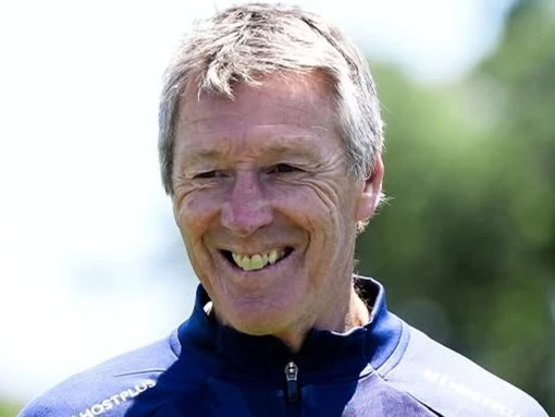 Players urge coaching legend to stay on
