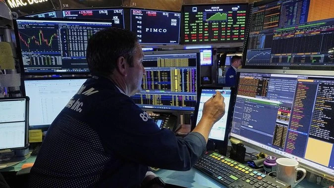 Wall St gains as tech boost offsets economic worries