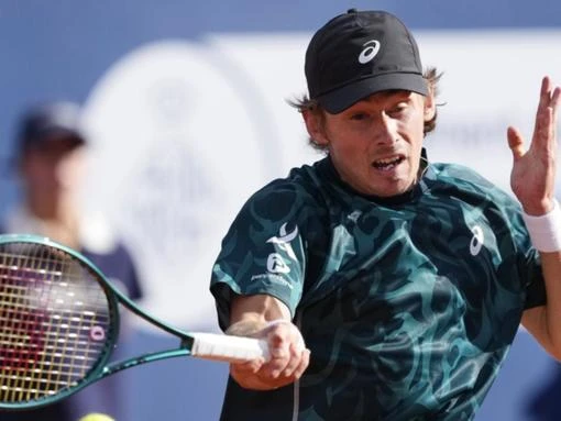 De Minaur beaten by in-form Alcaraz in Barcelona