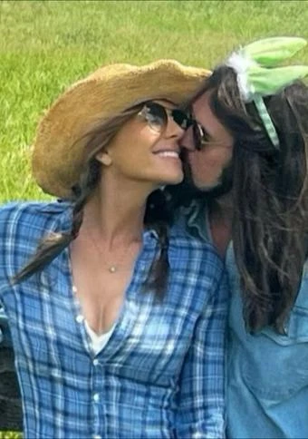 Elizabeth Hurley sparks speculation she's dating Billy Ray Cyrus