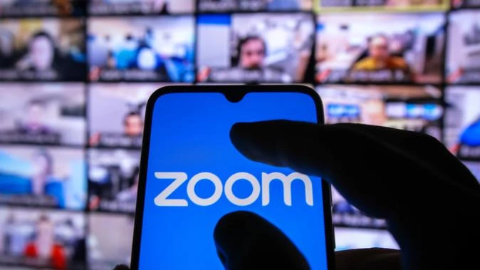 breakingZoom experiencing major global outage sparking WFH chaos