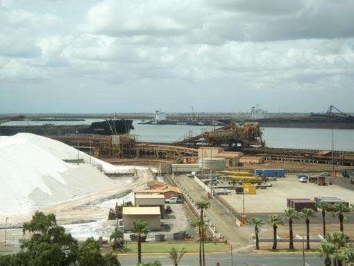 Major mining port closed as looming cyclone intensifies