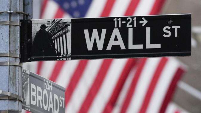 Wall St subdued as investors eye Fed minutes, tariffs