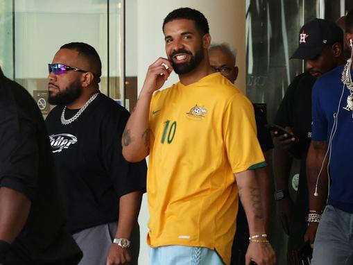 How Kewell is this? Drake steps out in iconic Aussie jersey