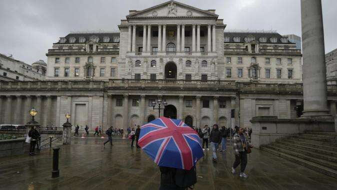 European shares hit record, eyes turn to interest rates