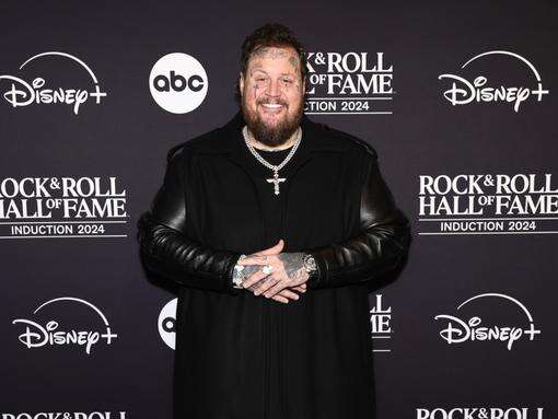 Jelly Roll plays benefit gig for wildfires first responders