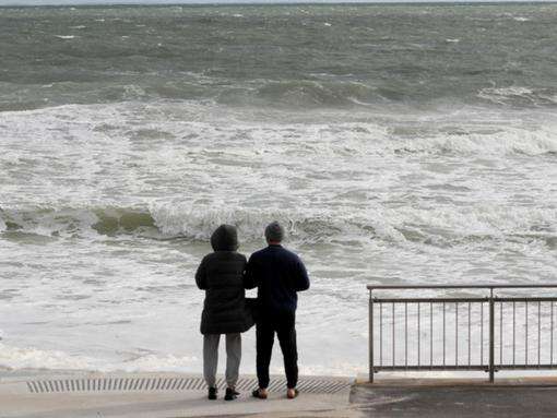 High winds, large waves expected with possible cyclone