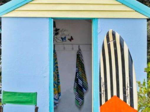 Insane price for tiny beachside bathing box