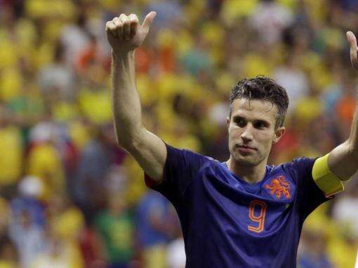 Van Persie hits out after 12-man opponents grab draw