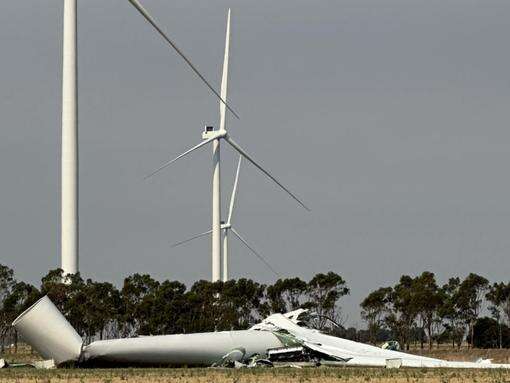 112m turbine collapses on wind farm