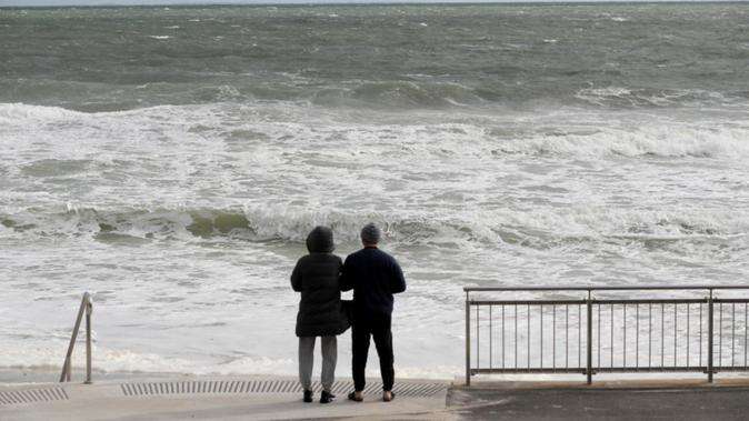 Tropical cyclone alert for 350km stretch of WA coastline