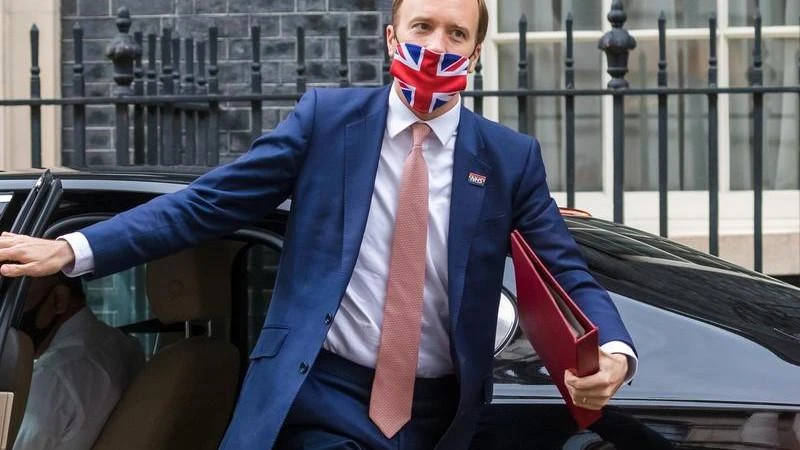 UK Heath secretary quits after kiss