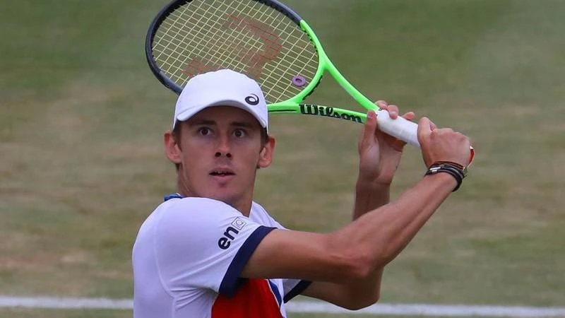 De Minaur wins thrilling Eastbourne final
