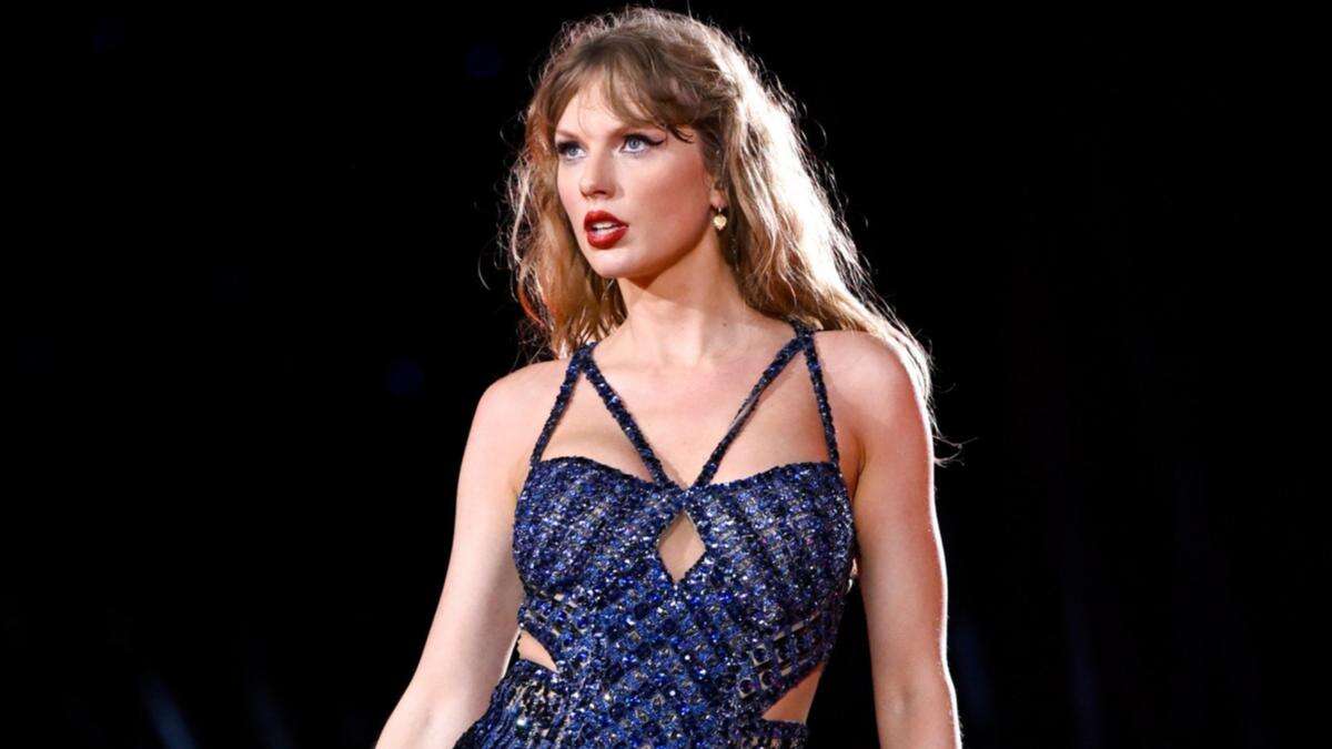 Taylor Swift approached for first official trading card