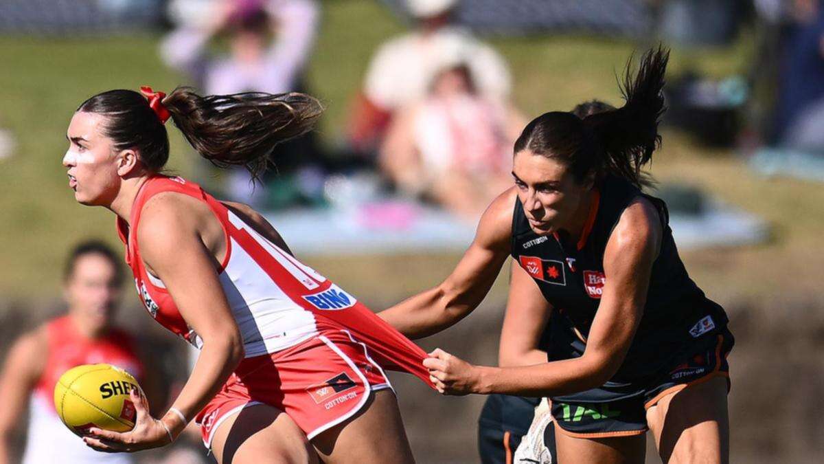 Swans hold off Giants in frenetic finish for AFLW win