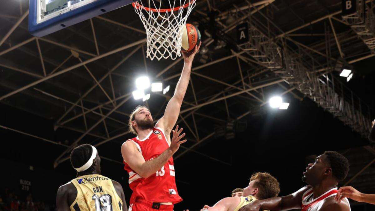 Froling stars as hot Hawks crush Taipans in Perth