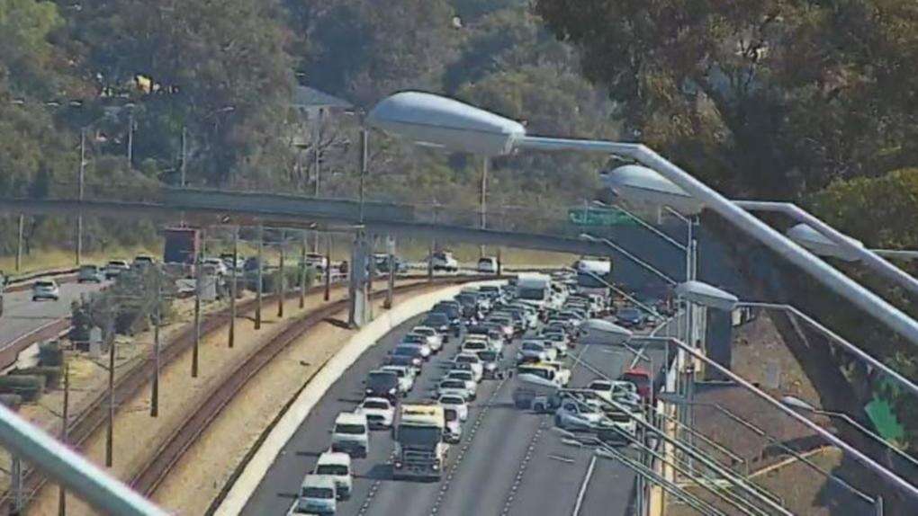 Mitchell Freeway smash triggers traffic jam