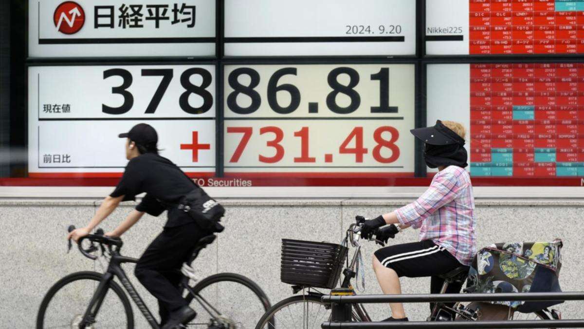 Asia stocks hold steady as more rate cuts loom