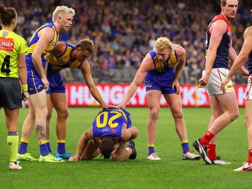 breakingMcGovern subbed after copping heavy knock